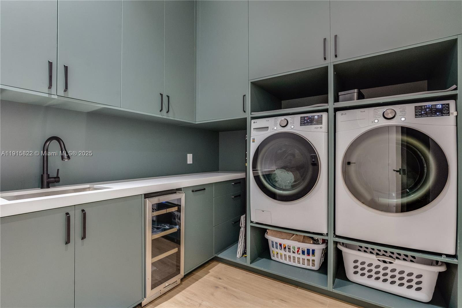 ALTOS DEL MAR NO 4 - Residential