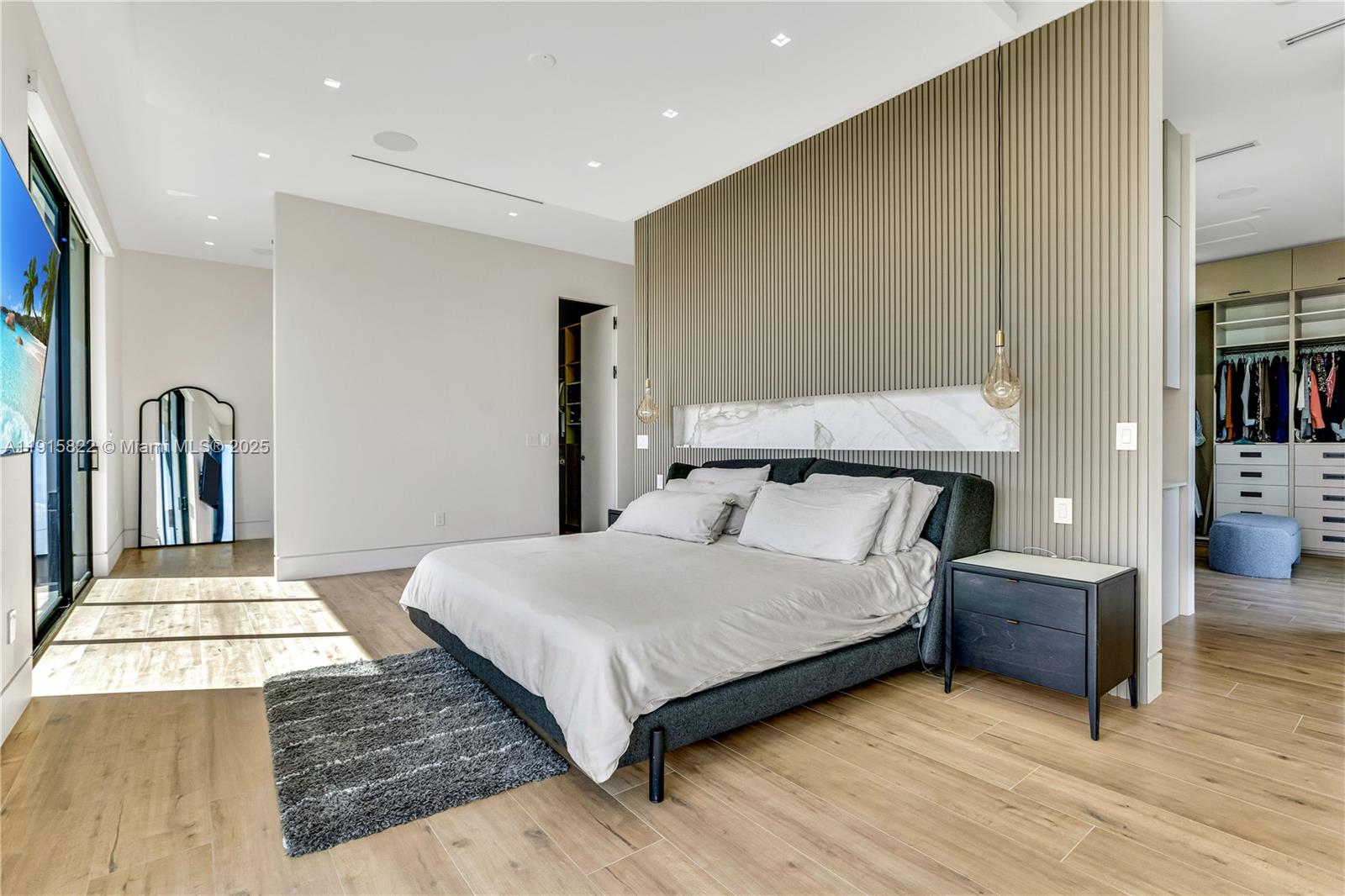 ALTOS DEL MAR NO 4 - Residential