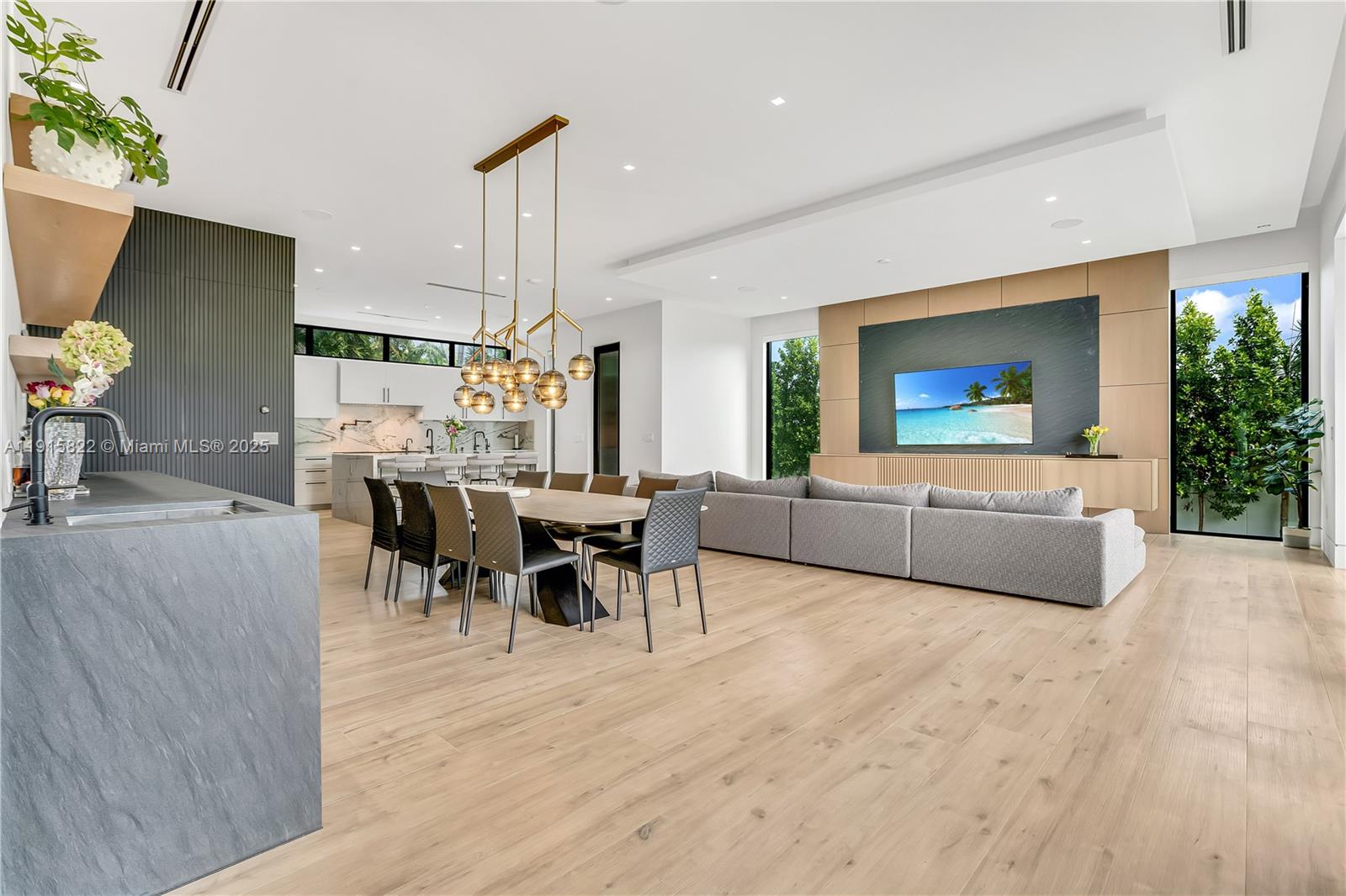 ALTOS DEL MAR NO 4 - Residential