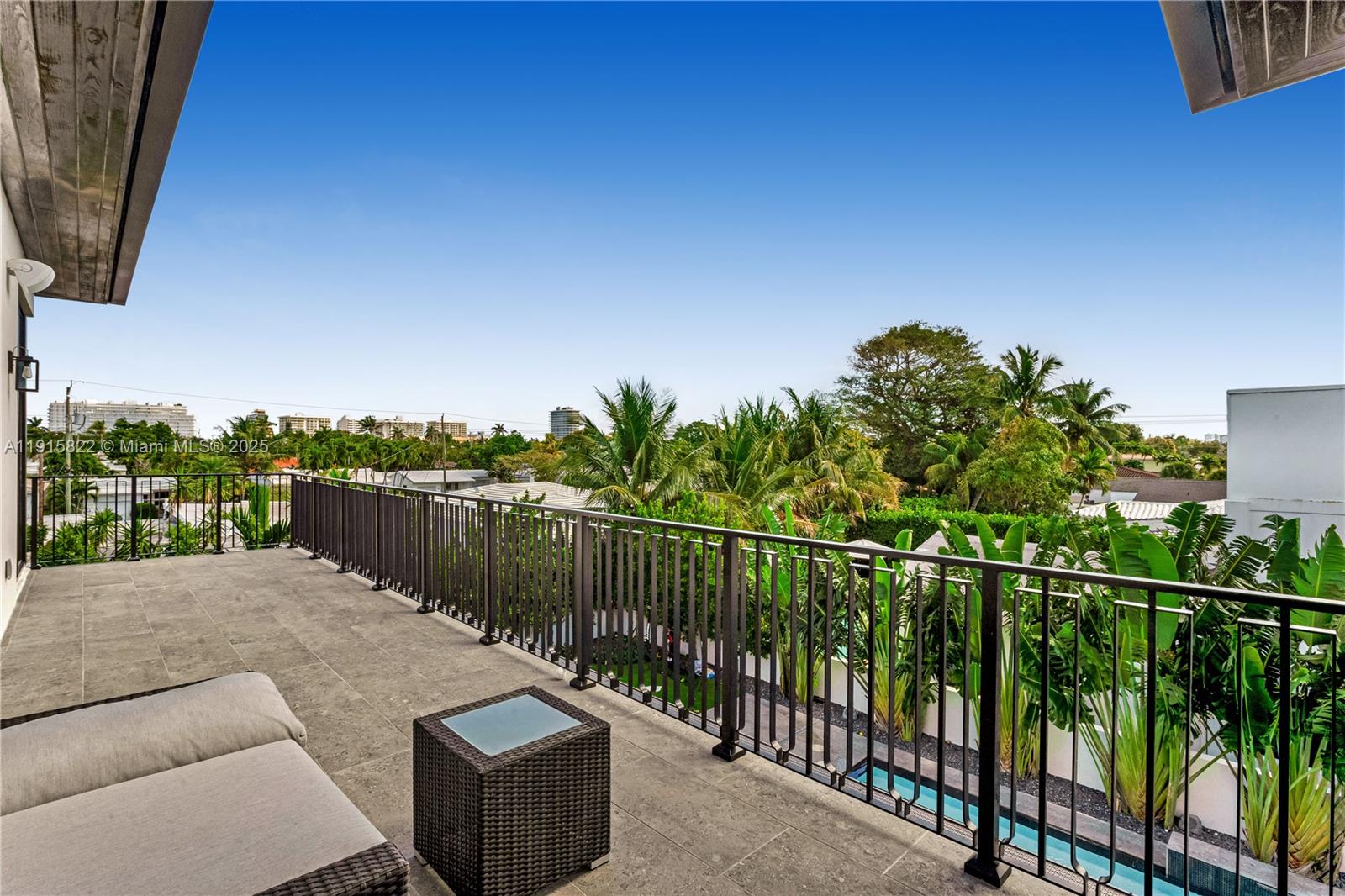 ALTOS DEL MAR NO 4 - Residential