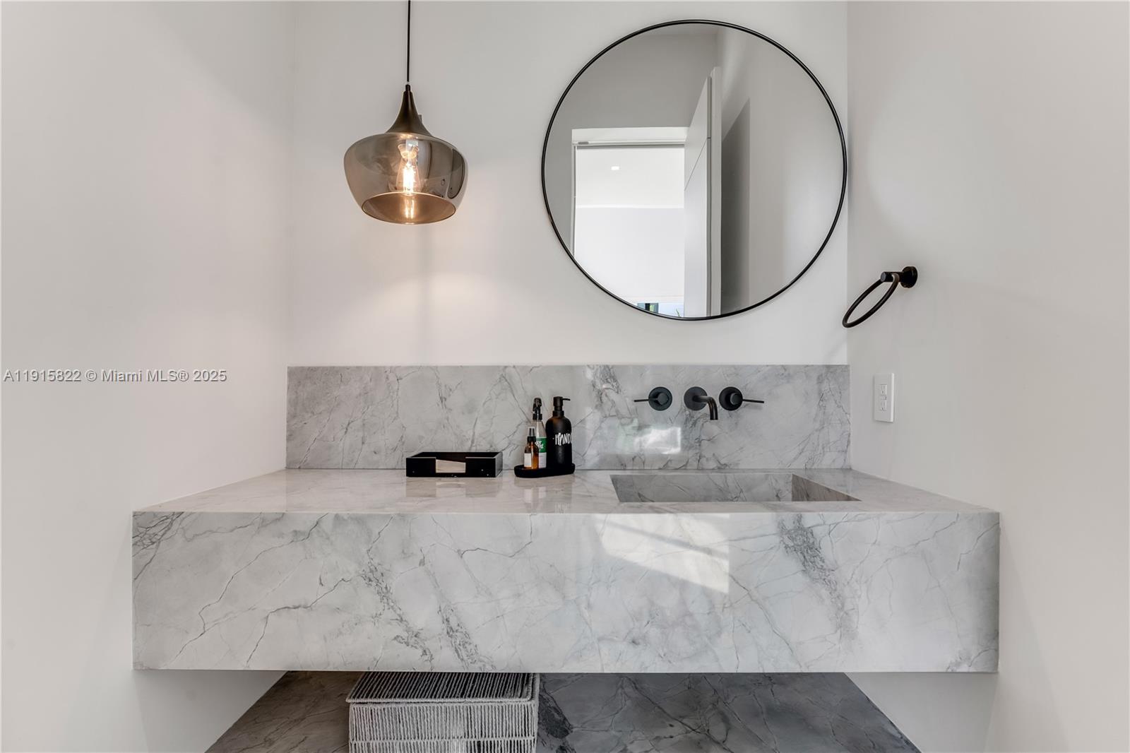 ALTOS DEL MAR NO 4 - Residential