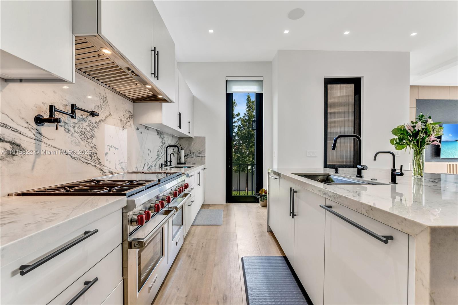 ALTOS DEL MAR NO 4 - Residential