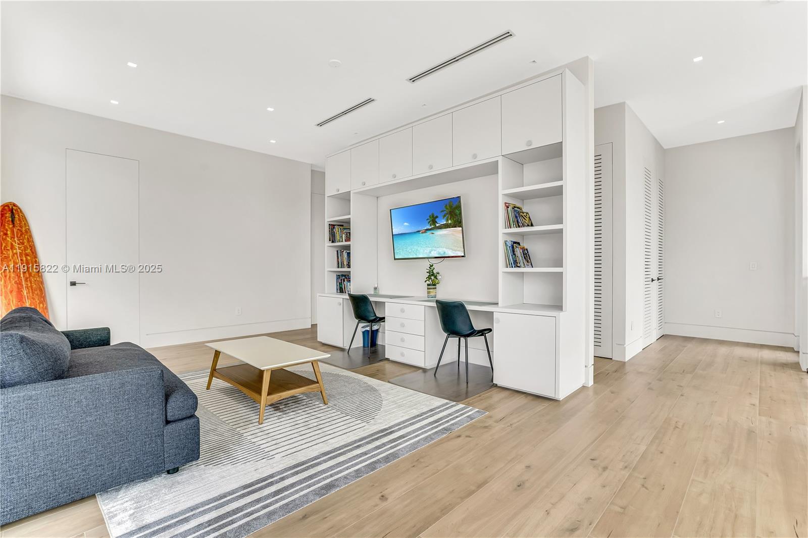 ALTOS DEL MAR NO 4 - Residential