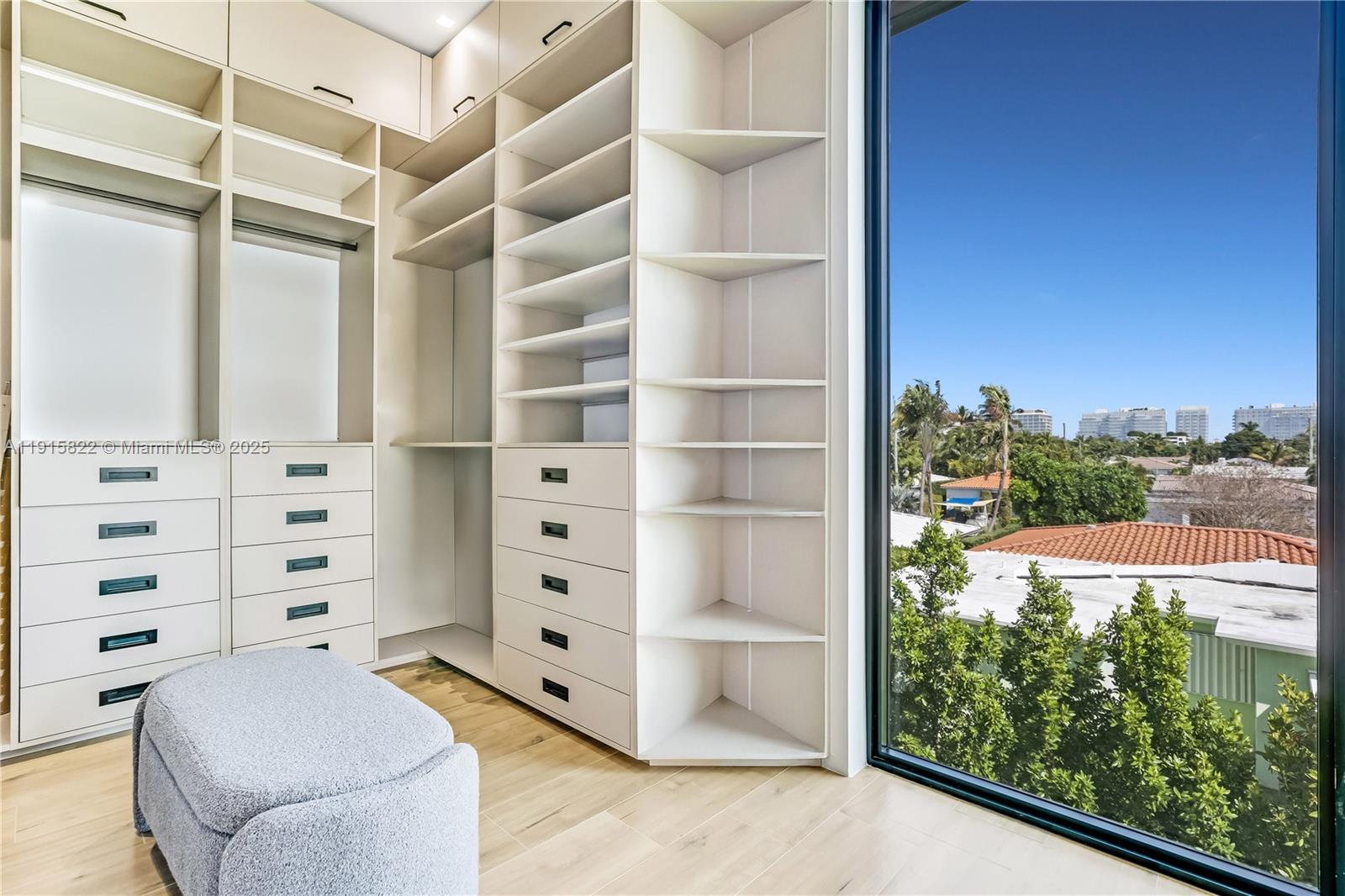 ALTOS DEL MAR NO 4 - Residential