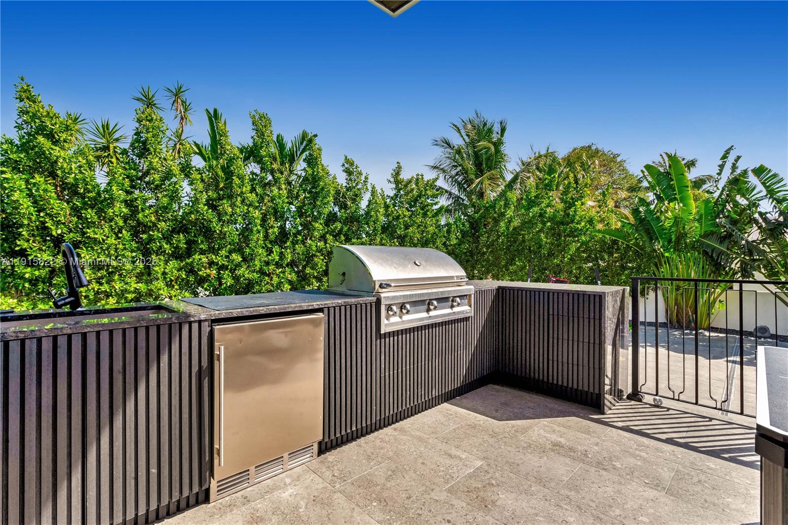 ALTOS DEL MAR NO 4 - Residential