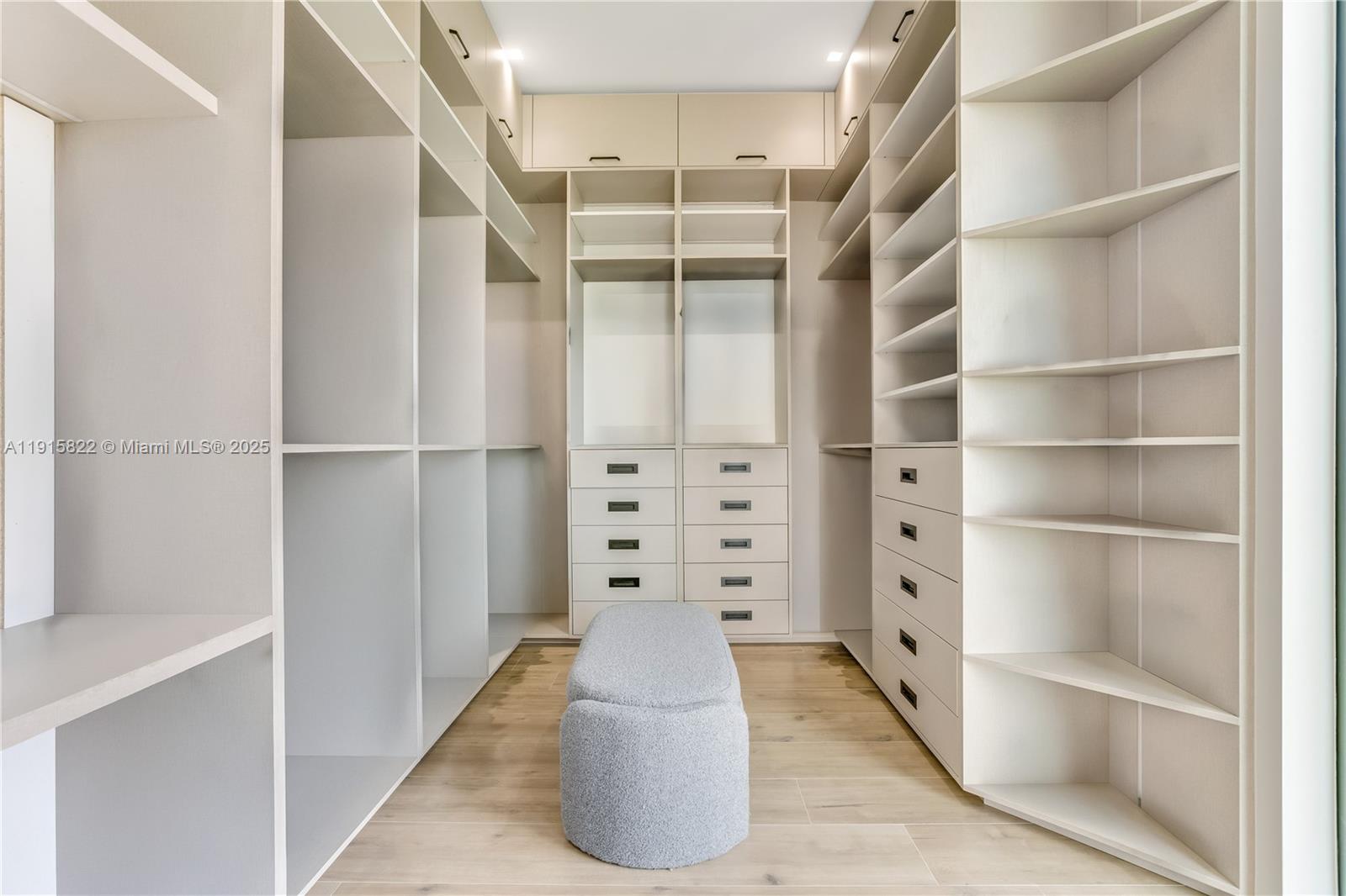 ALTOS DEL MAR NO 4 - Residential