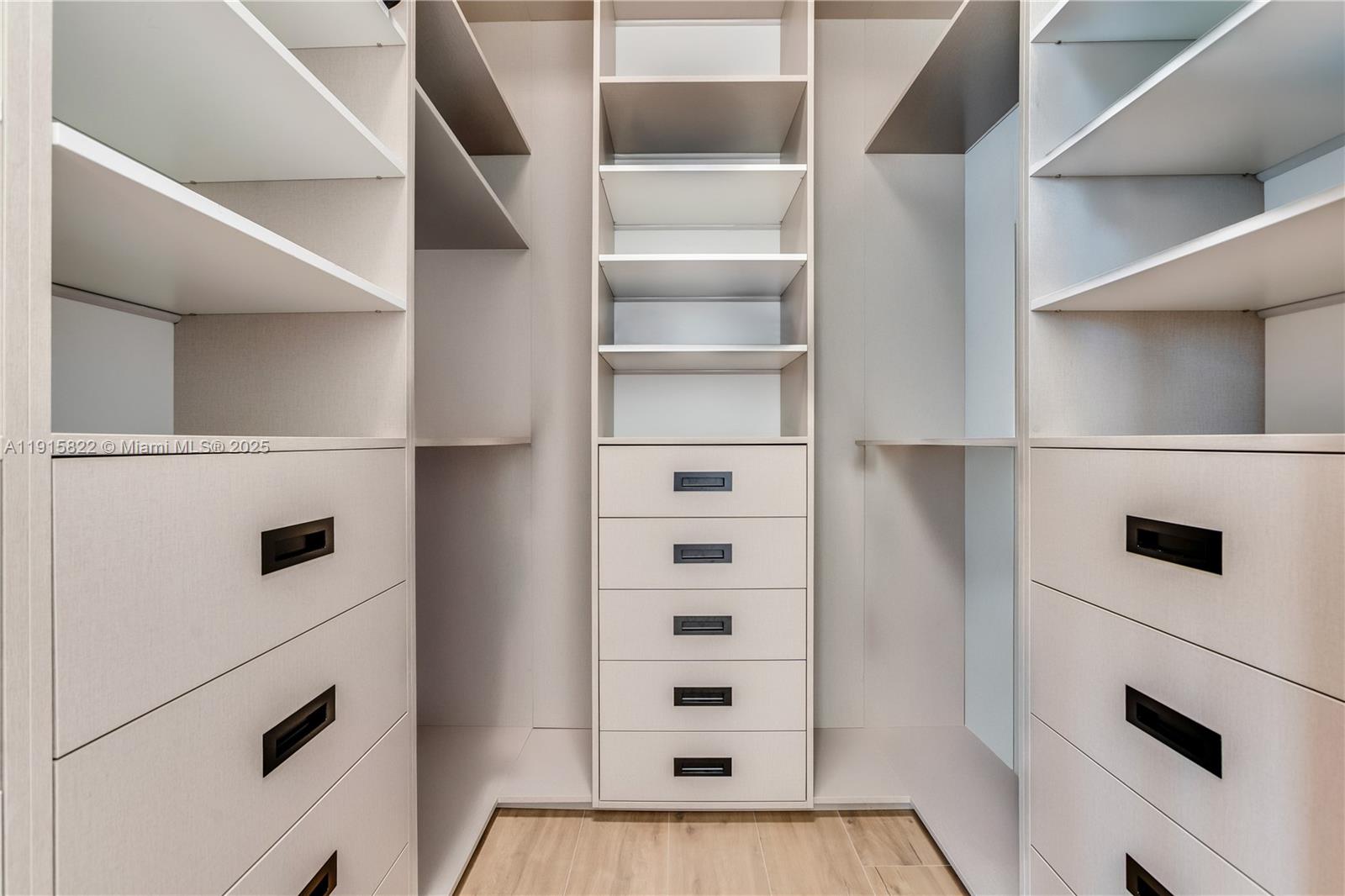 ALTOS DEL MAR NO 4 - Residential