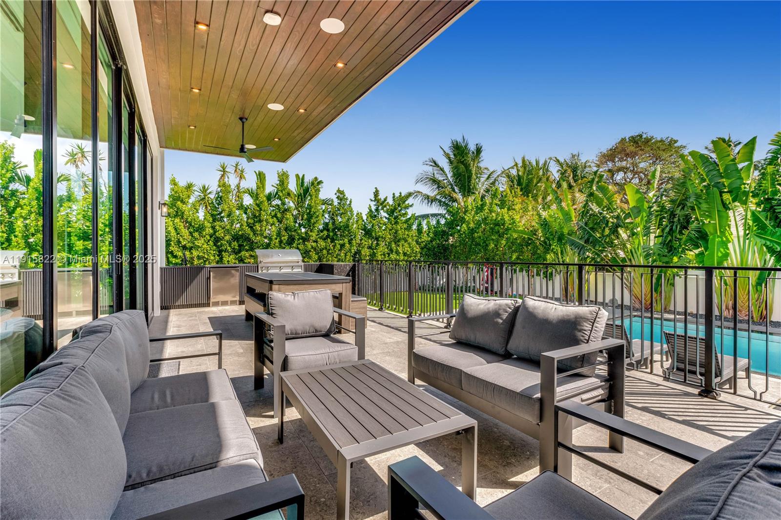 ALTOS DEL MAR NO 4 - Residential