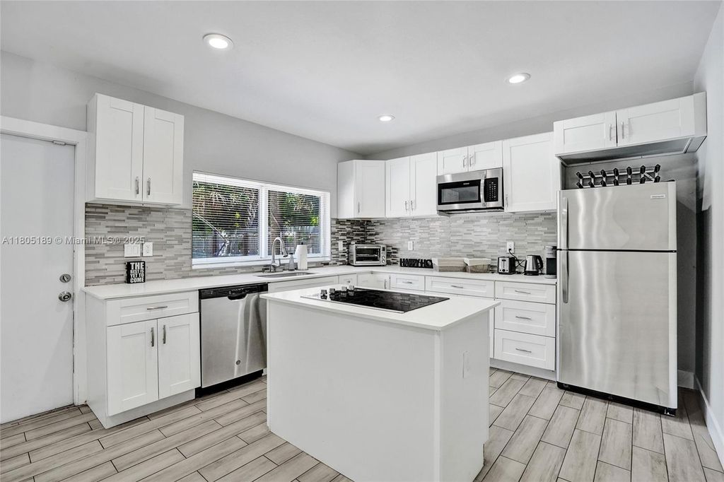 Photo of 1313 NE 15th Ave, Fort Lauderdale, FL 33304 (MLS # A11805189)