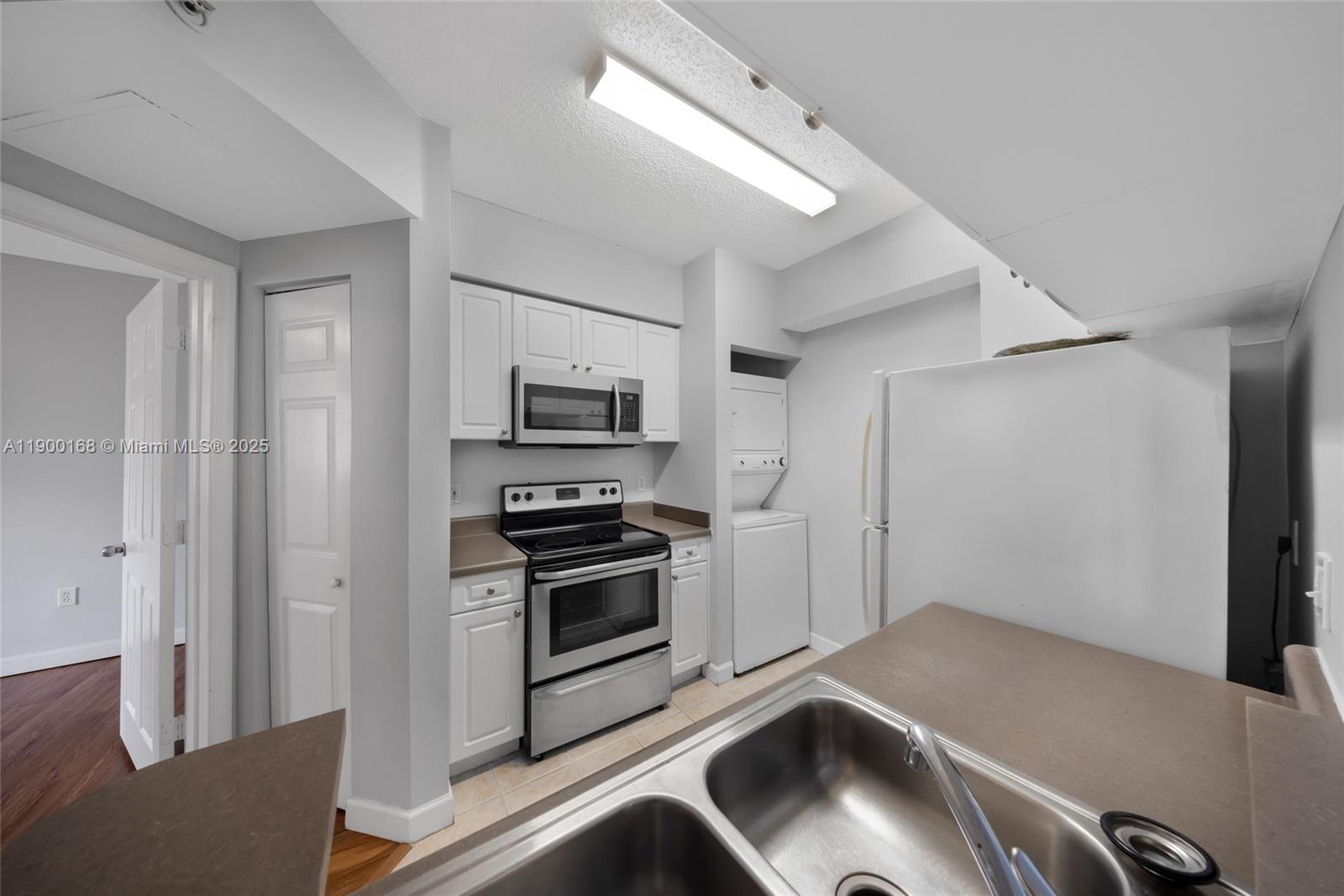 PORTO BELLAGIO CONDO - Residential