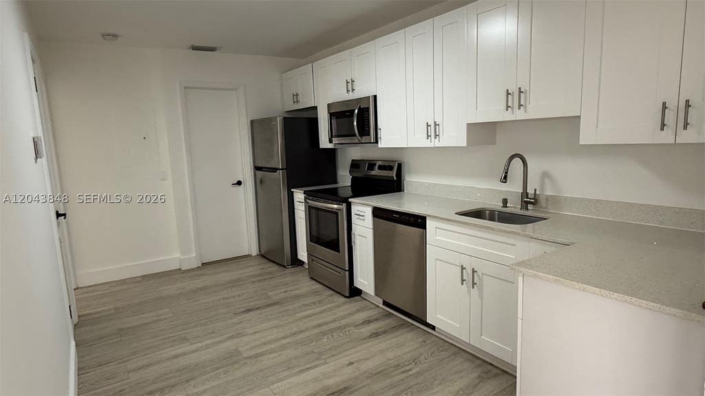 Photo of 411 SE 10th St #3, Hallandale Beach, FL 33009 (MLS # A12043848)