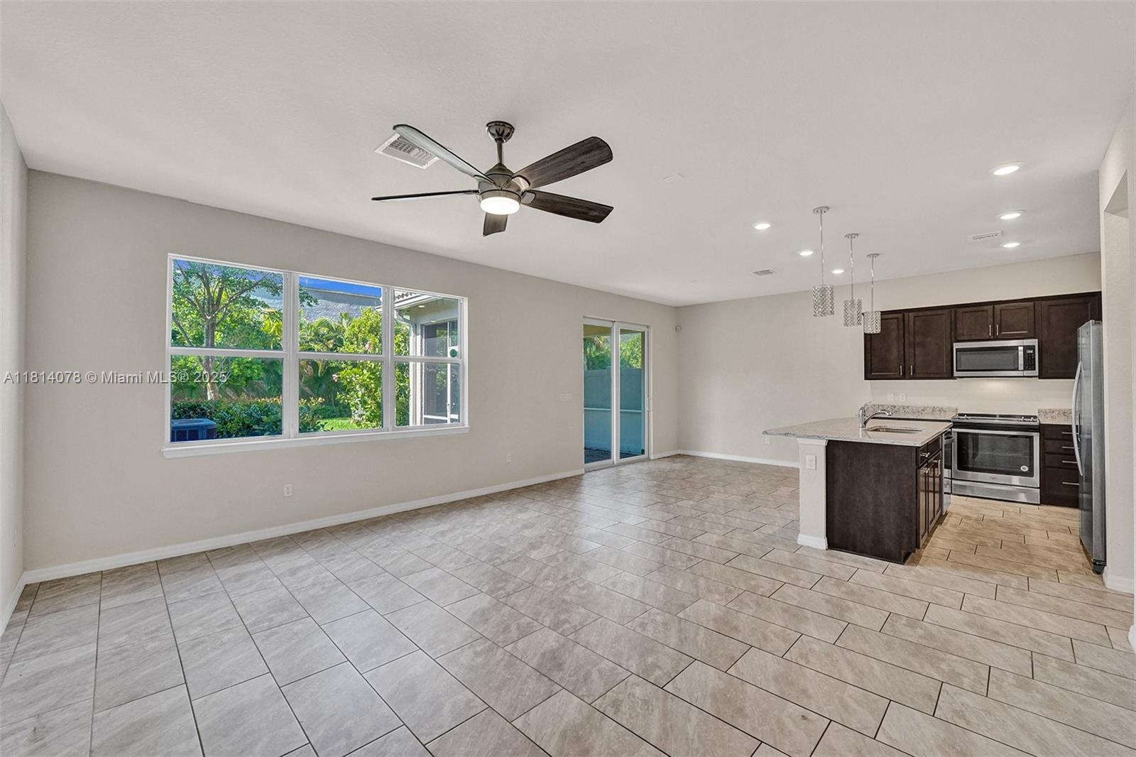 HILLCREST COUNTRY CLUB SO - Residential Lease