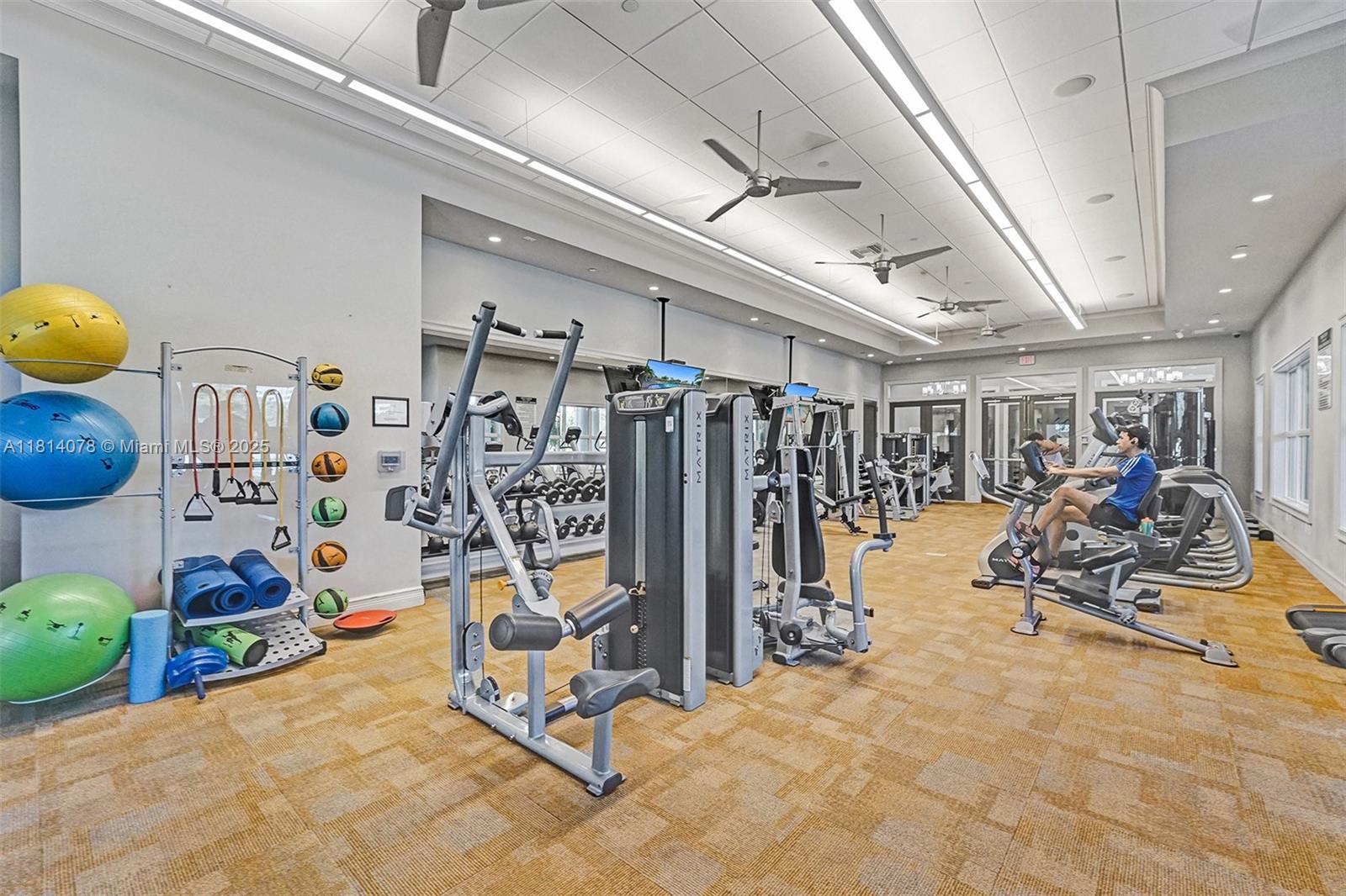 HILLCREST COUNTRY CLUB SO - Residential Lease