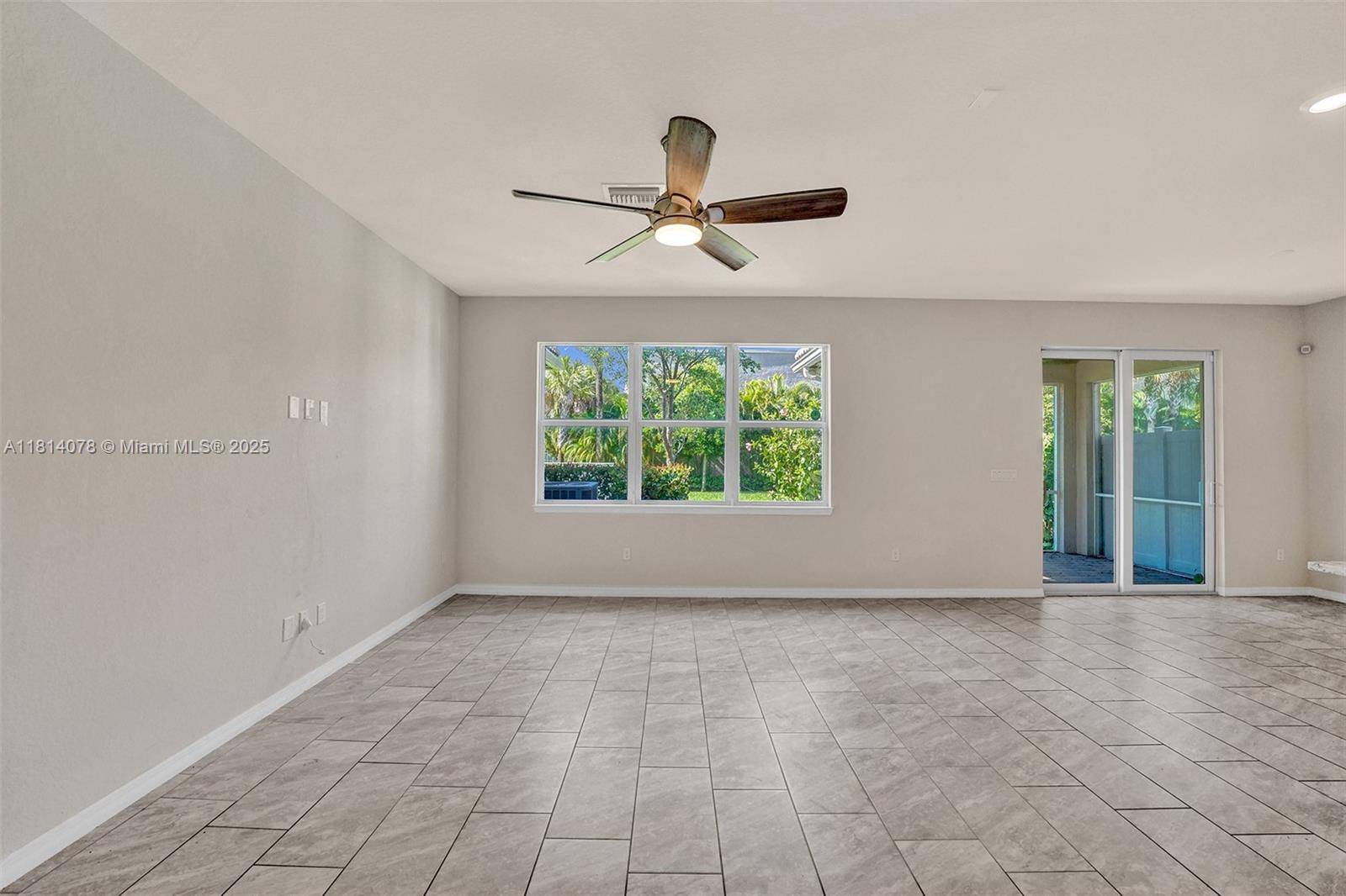 HILLCREST COUNTRY CLUB SO - Residential Lease