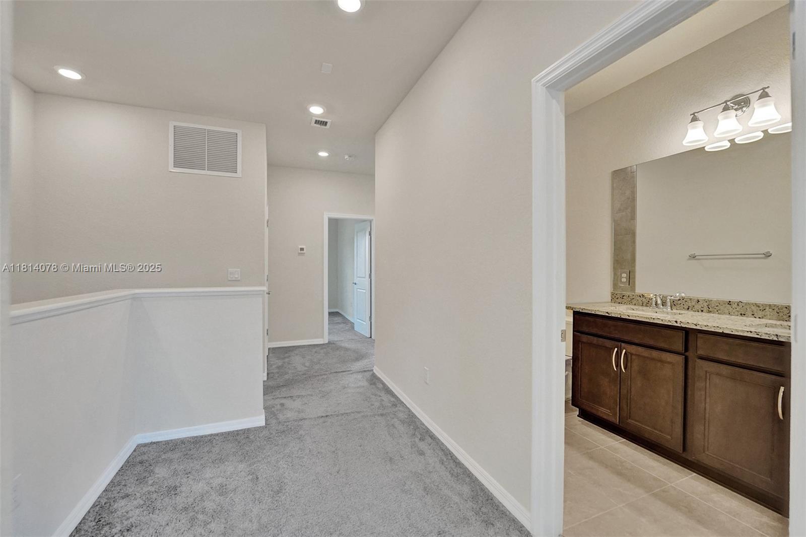 HILLCREST COUNTRY CLUB SO - Residential Lease