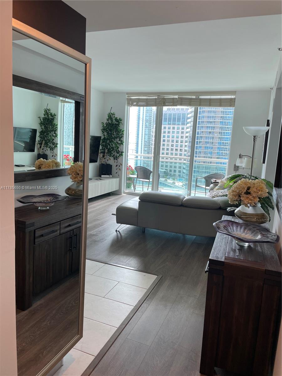 950 Brickell Bay Dr 2907