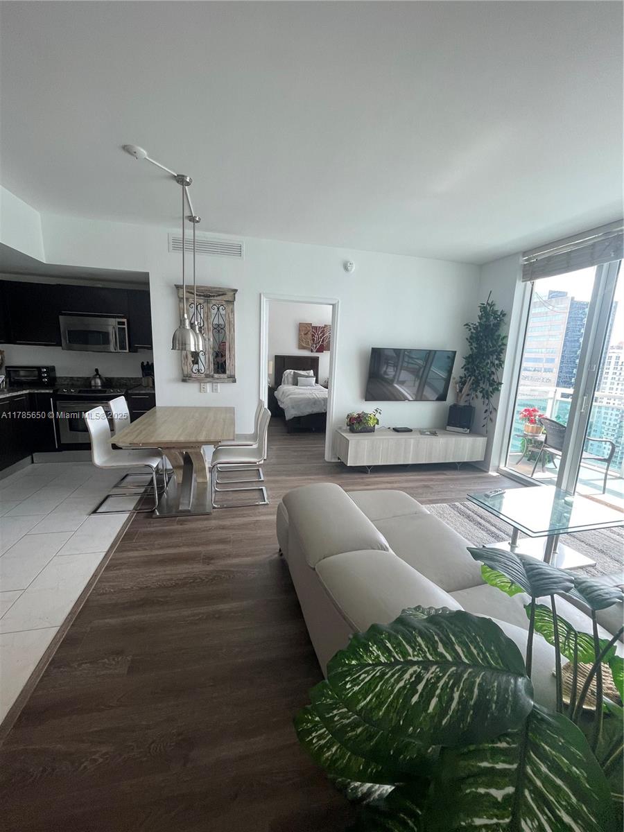 950 Brickell Bay Dr 2907