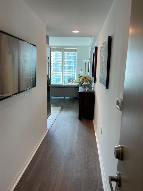 950 Brickell Bay Dr 2907 Miami FL 33131