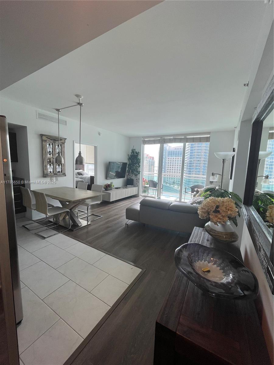 950 Brickell Bay Dr 2907