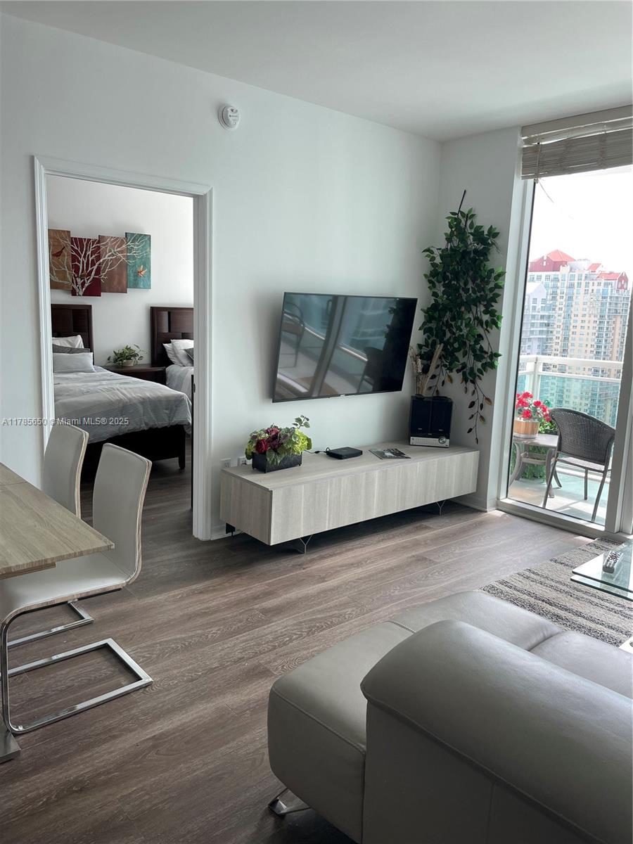 950 Brickell Bay Dr 2907