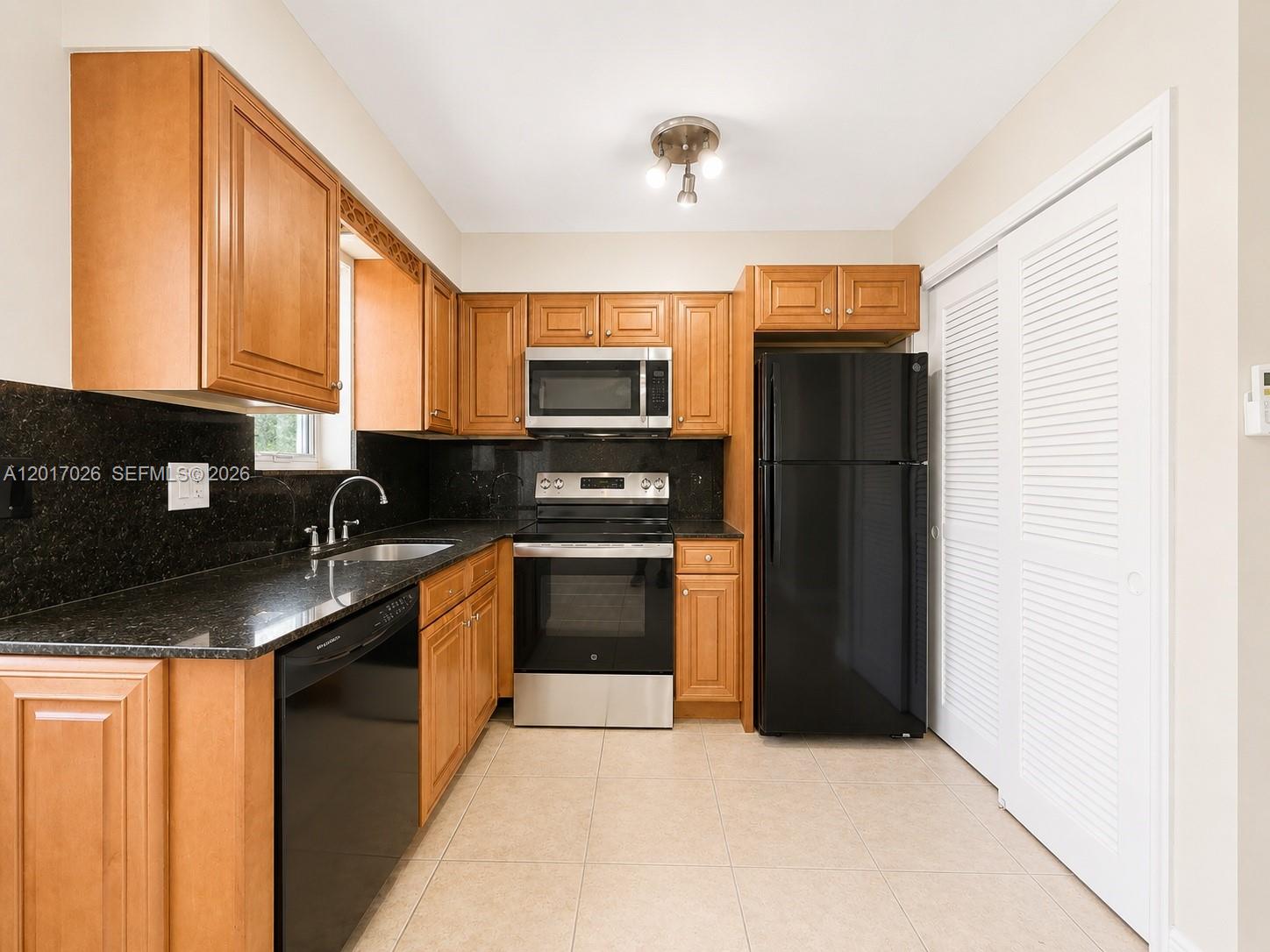 HOLLYWOOD HILLS - Residential Lease
