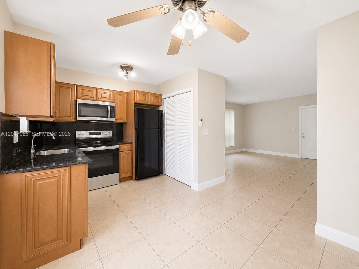 HOLLYWOOD HILLS - Residential Lease