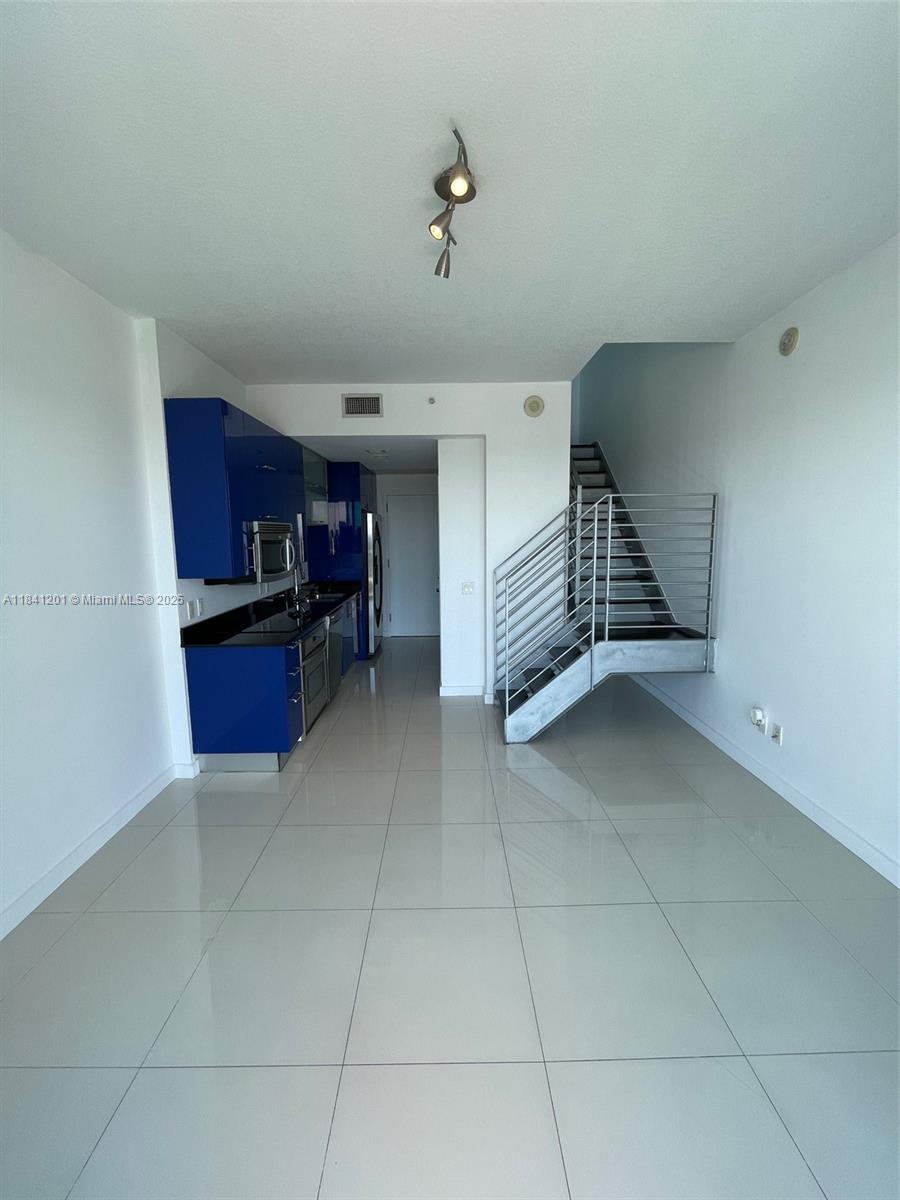Experience modern comfort in this stylish and fully furnished 2-story apartment, designed for both functionality and charm. This 1-bedroom, 1.5-bath home boasts stunning west-facing views that capture breathtaking sunsets and a sweeping cityscape.
Downstairs, enjoy a bright and inviting living area, a sleek kitchen, and a convenient half bathroom—perfect for entertaining. Upstairs, retreat to a private bedroom with ample closet space, a full bathroom, and in-unit washer and dryer.
