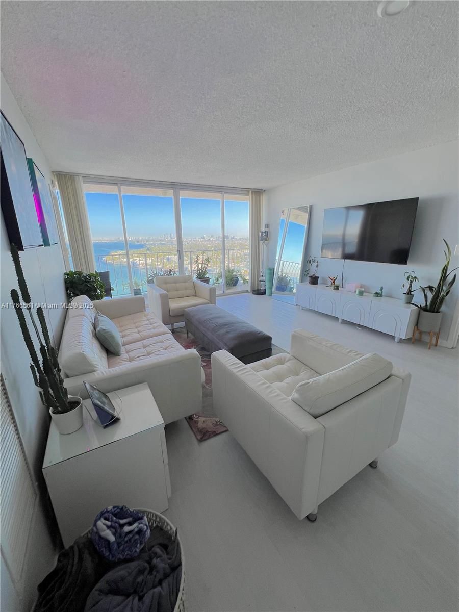 7601 E Treasure Dr 2412