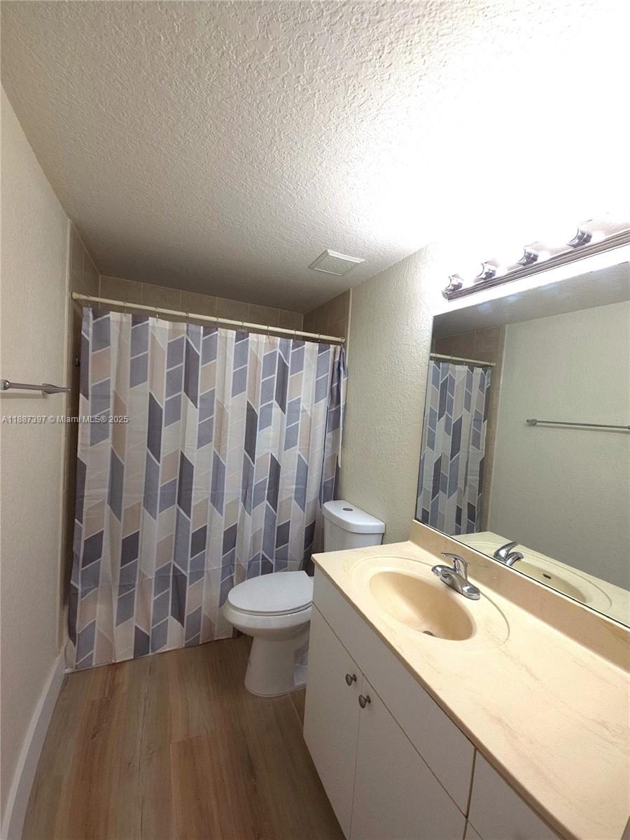 RIVER WEST CONDO - Residential Lease