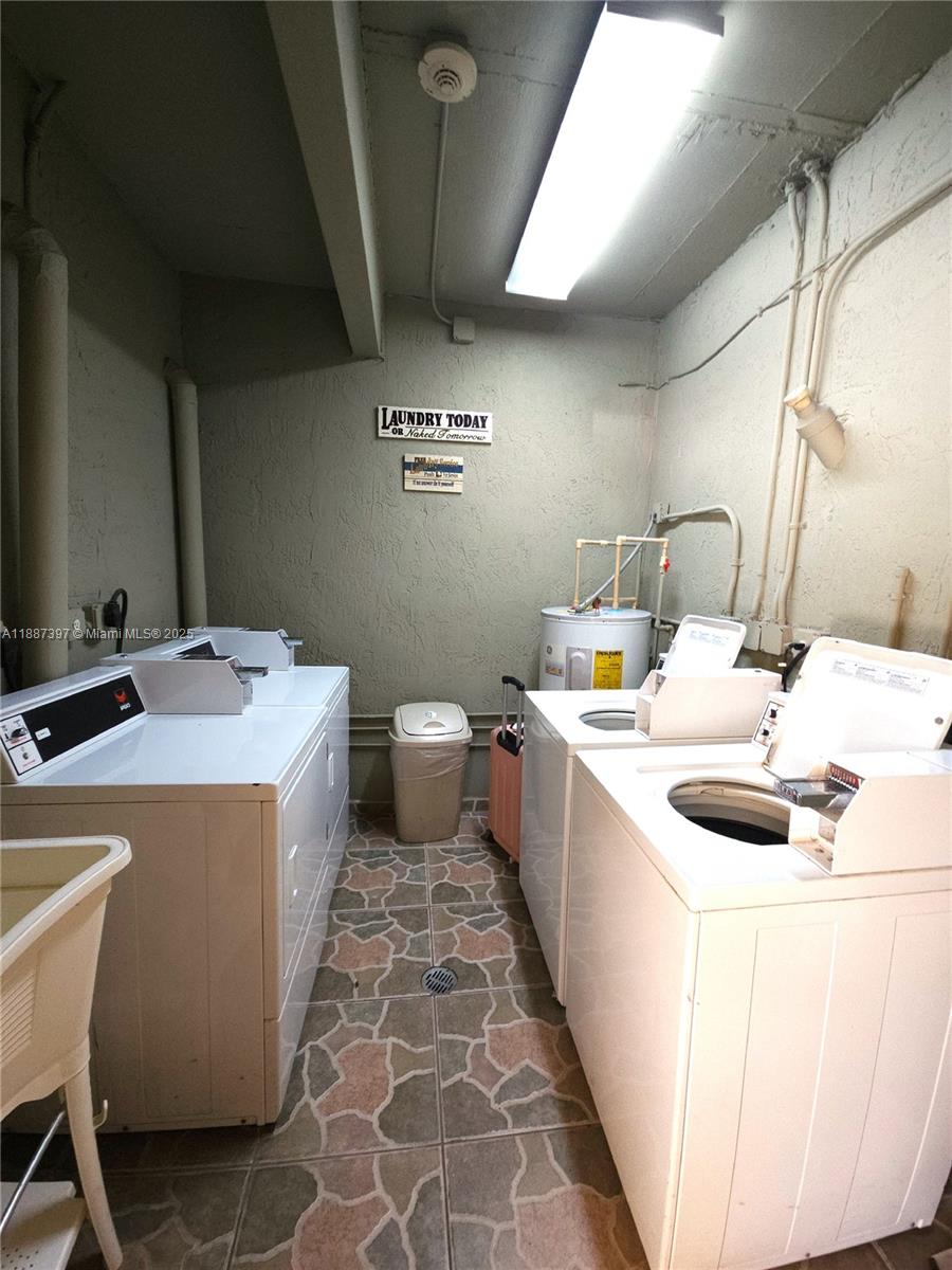 RIVER WEST CONDO - Residential Lease