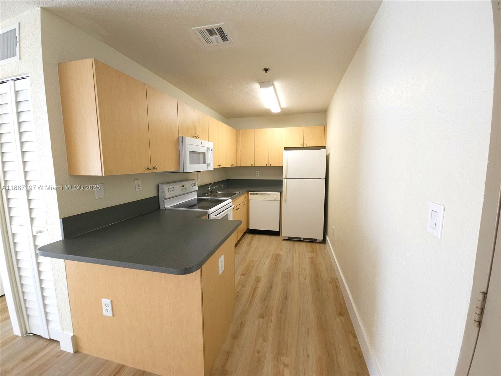 RIVER WEST CONDO - Residential Lease