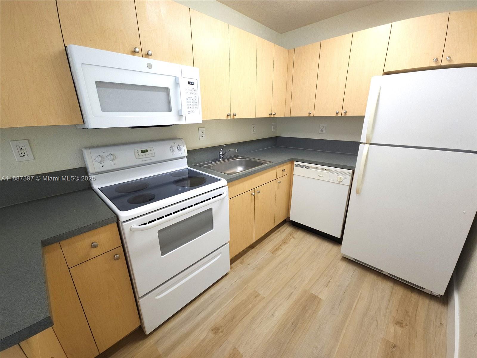 RIVER WEST CONDO - Residential Lease