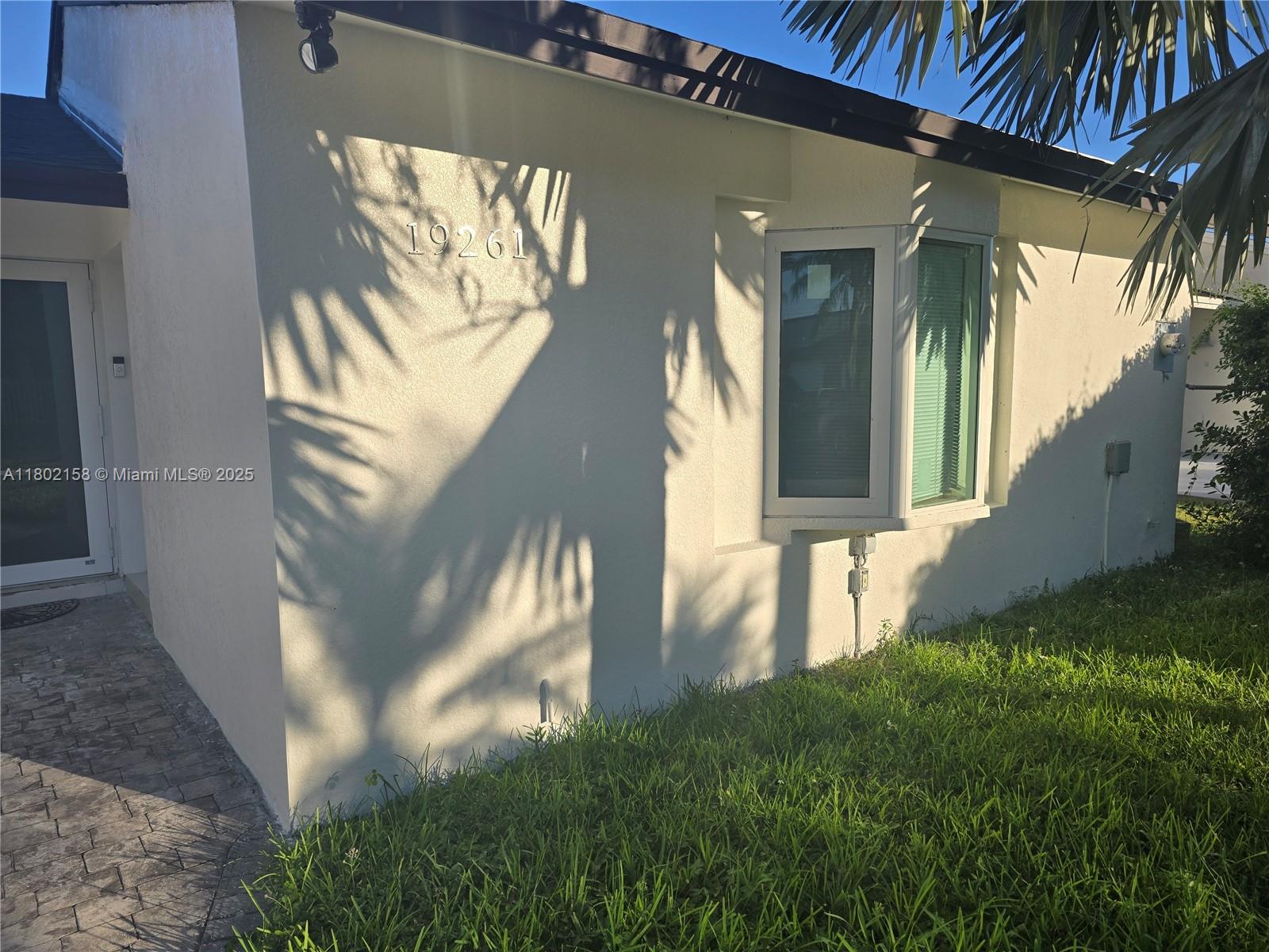 Rental Property at 19261 Sw 118th Ct, Miami, Broward County, Florida - Bedrooms: 1 
Bathrooms: 1  - $1,000 MO.