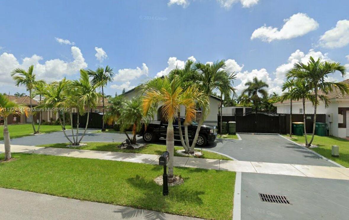 Rental Property at 709 Se 13th Ter, Homestead, Miami-Dade County, Florida - Bedrooms: 4 
Bathrooms: 2  - $3,550 MO.