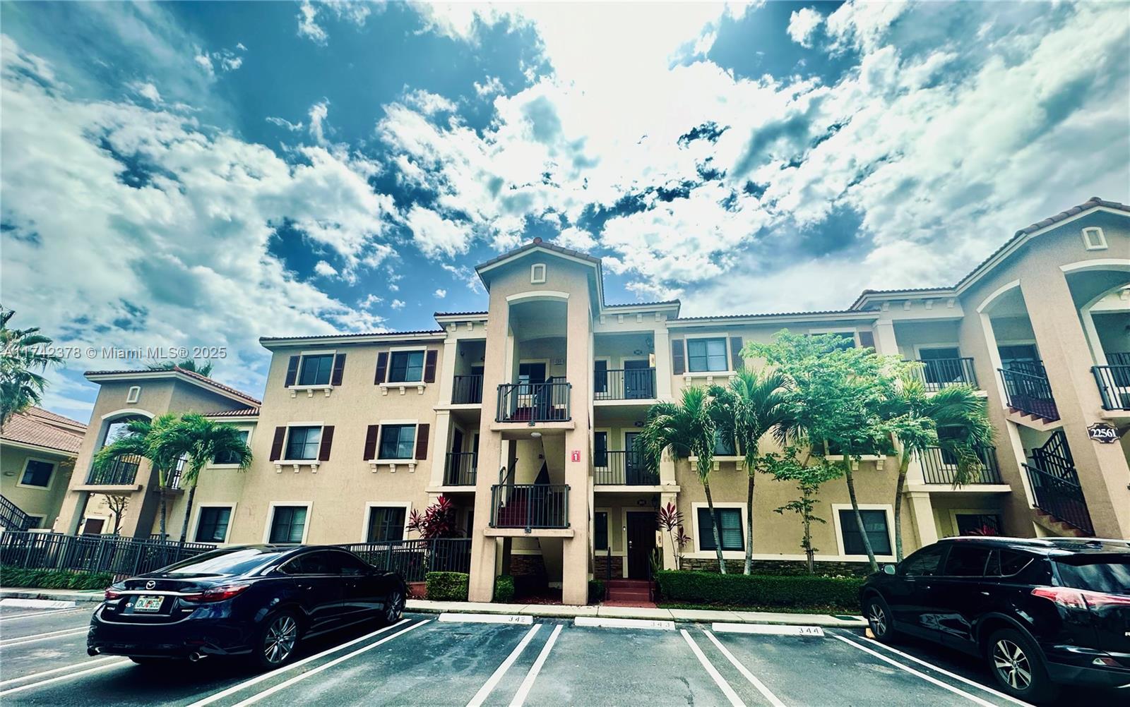 THE COURTS AT BAYSHORE II - Residential