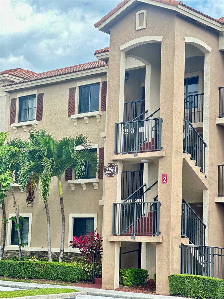 THE COURTS AT BAYSHORE II - Residential