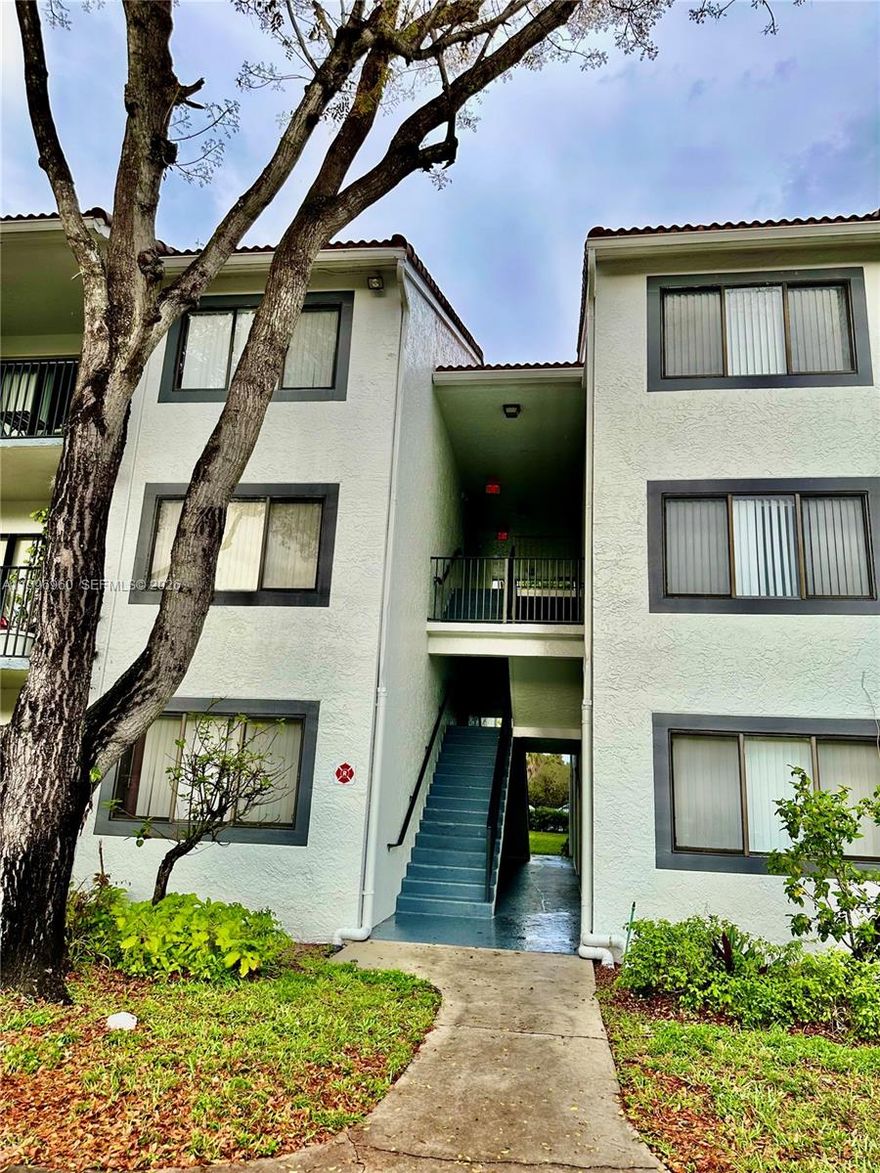 Beautifully maintained 2-bedroom, 2-bath condo located in the desirable Visconti Condo community in Coral Springs. This spacious unit features an open layout, a private balcony, and a well-appointed kitchen perfect for everyday living. Washer & Dryer in unit.

Enjoy amenities including a swimming pool, fitness center, tennis courts, and clubhouse, all within a well-kept, gated community. Conveniently located near major roads, shopping, dining, and top-rated schools, this property offers both comfort and accessibility in one of the high-demanded areas of Broward County.