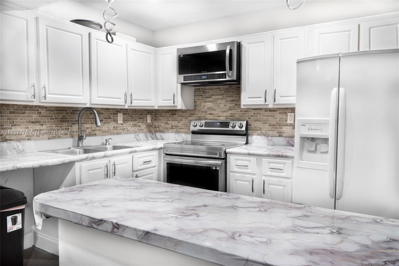 QUATRAINE CONDO III - Residential Lease