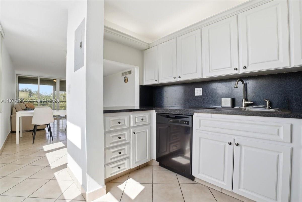 TANGERINE CONDOMINIUM ONE - Residential Lease