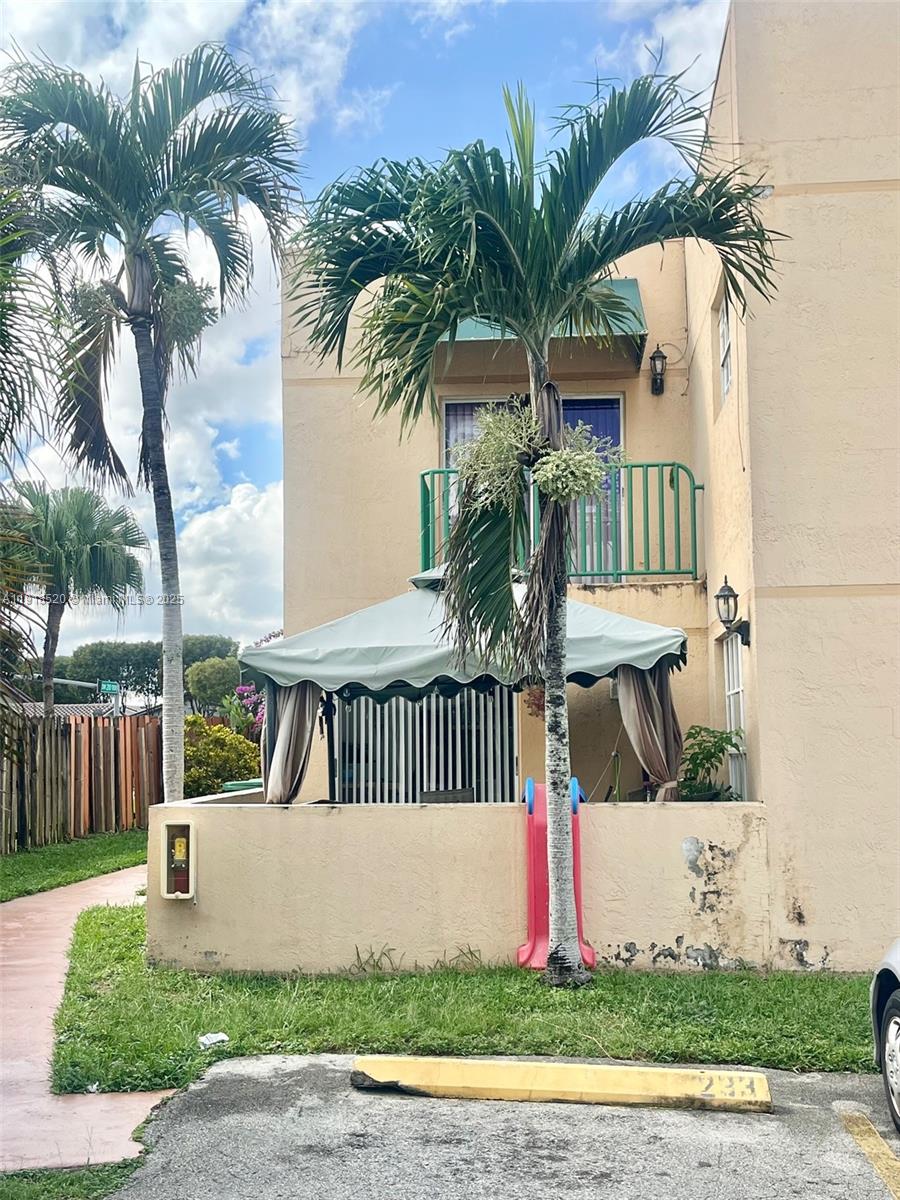 LES CHATEAUX AT INT GARDE - Residential