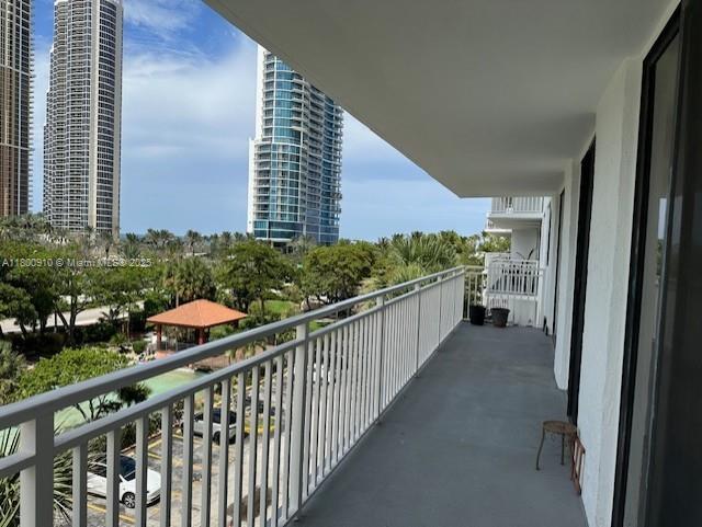 WINSTON TOWERS 600 CONDO - Residential Lease