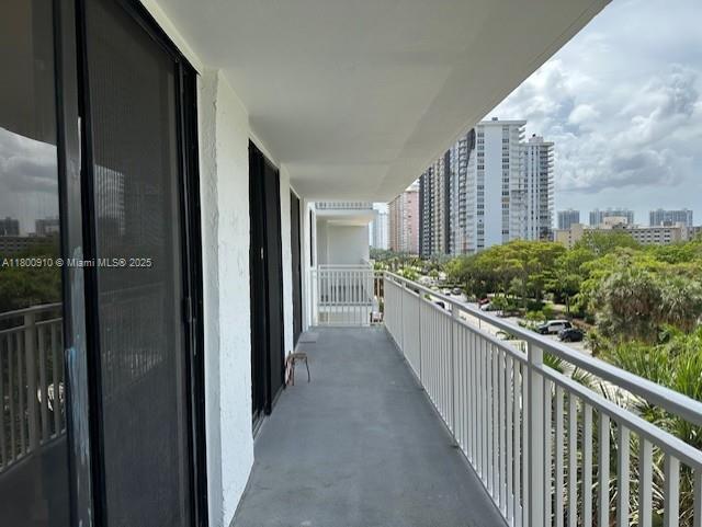 WINSTON TOWERS 600 CONDO - Residential Lease