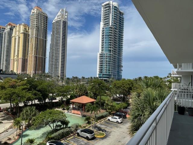 WINSTON TOWERS 600 CONDO - Residential Lease