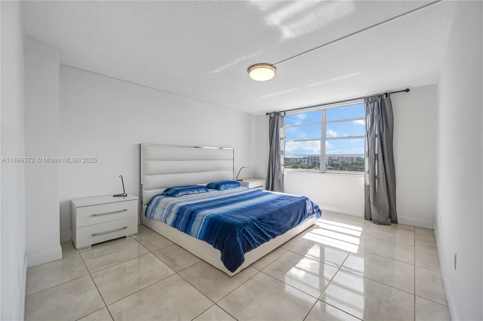 COMMODORE PLAZA CONDO - Residential