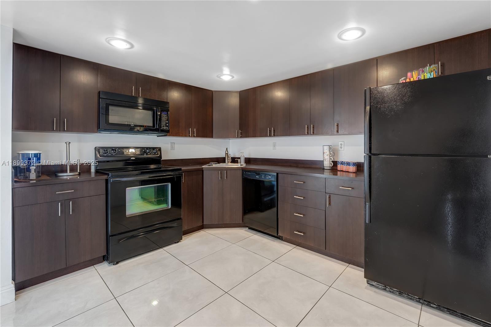 COMMODORE PLAZA CONDO - Residential