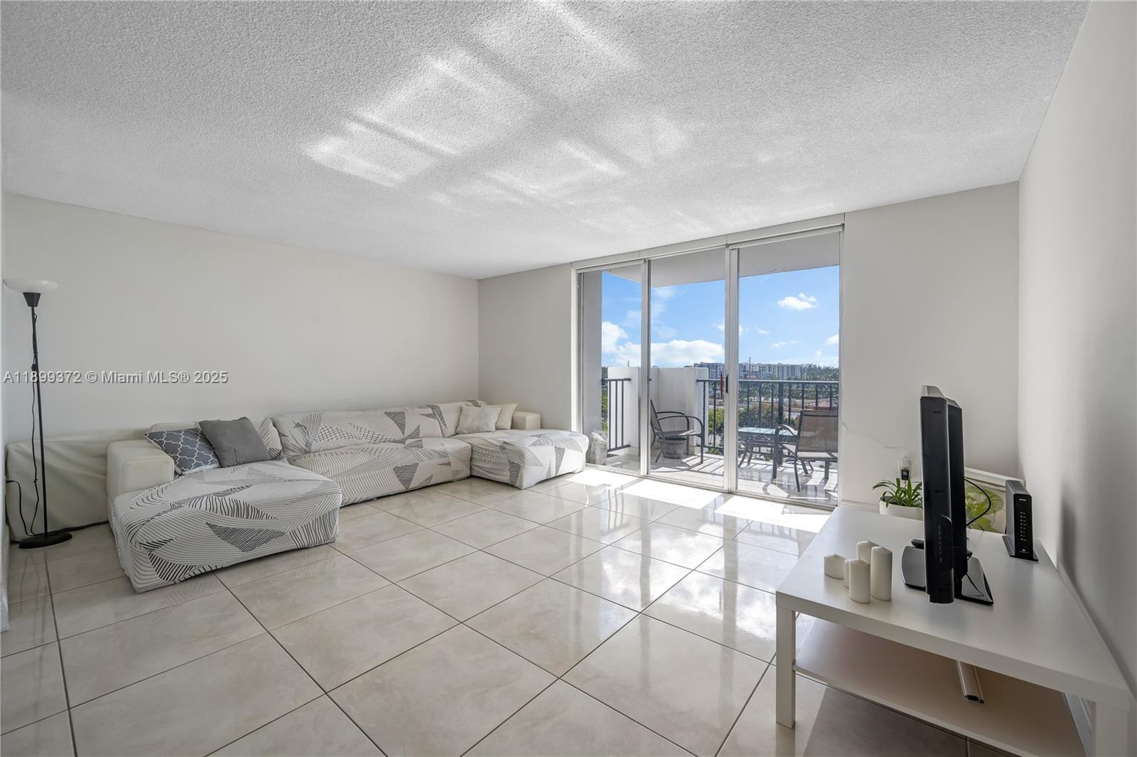 COMMODORE PLAZA CONDO - Residential
