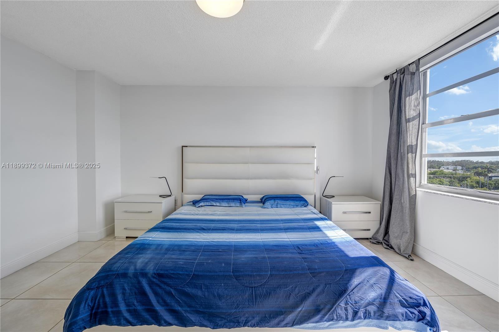 COMMODORE PLAZA CONDO - Residential