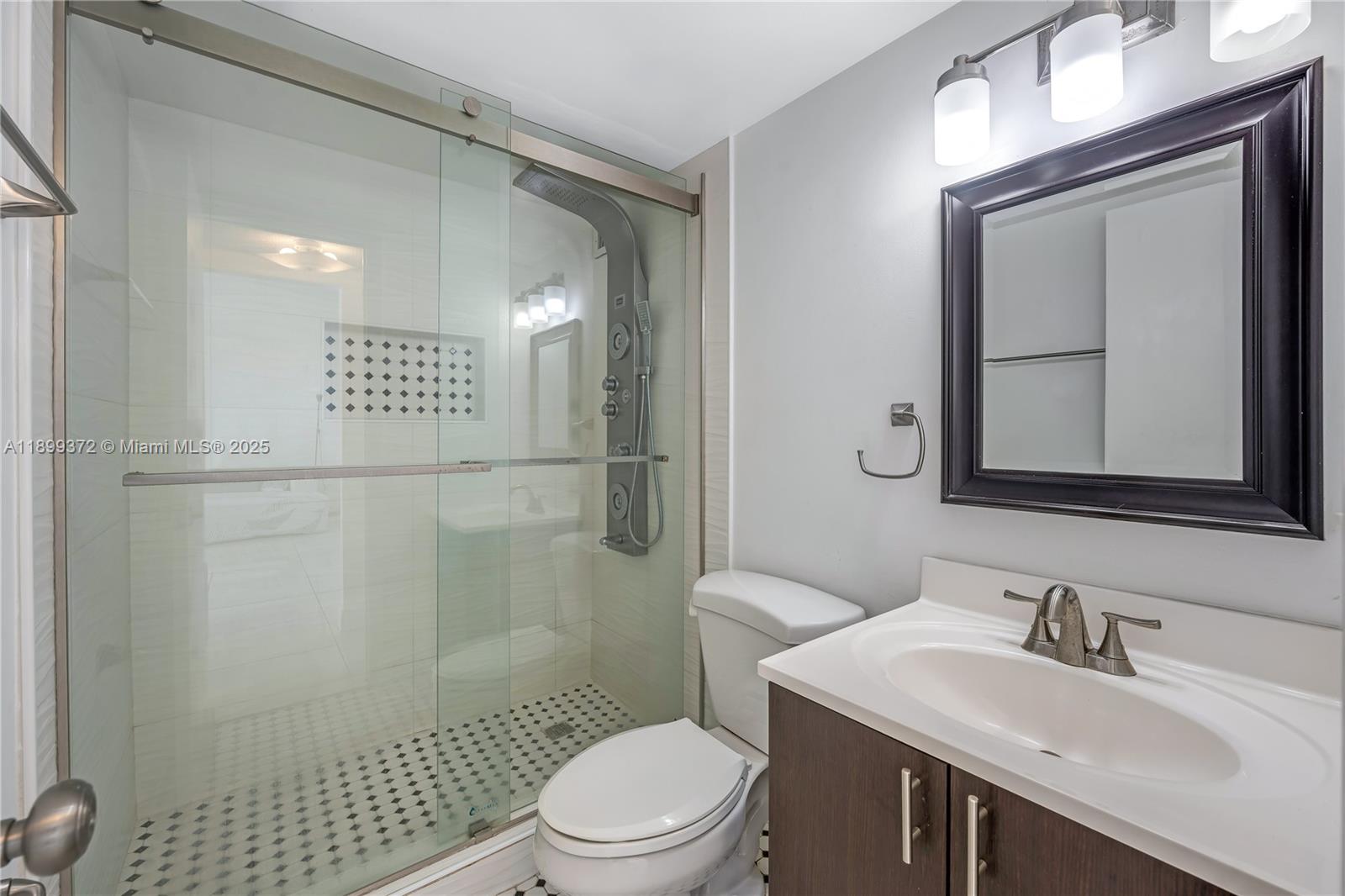 COMMODORE PLAZA CONDO - Residential