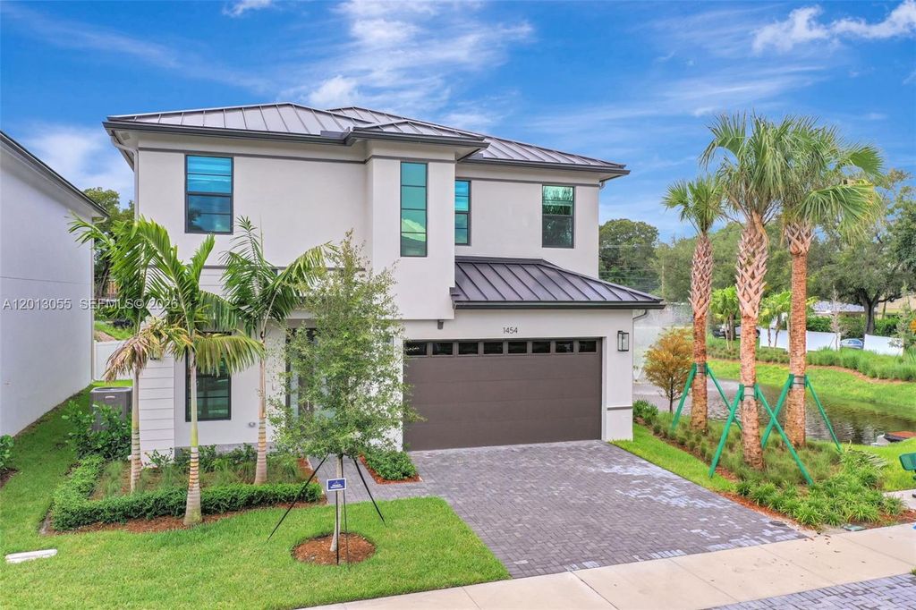 Photo of 1454 SW 23rd St, Fort Lauderdale, FL 33315 (MLS # A12013055)