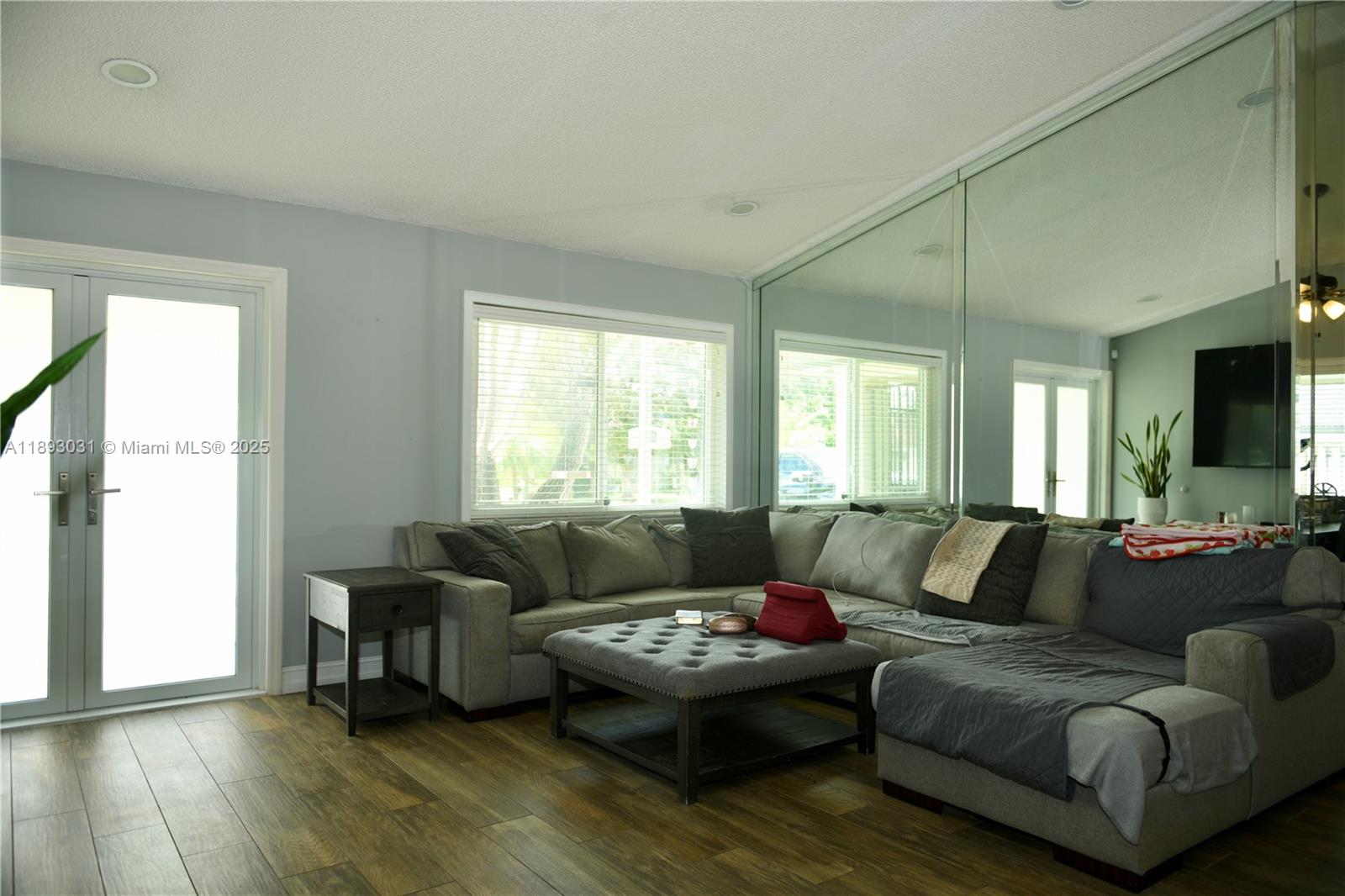 G B ESTATES - Residential